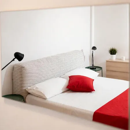 Pop House - Spacious Flat Next To Cathedral & Apartment
